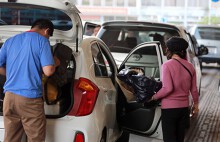 Tài xế công nghệ cũng khốn khổ vì khách hàng
