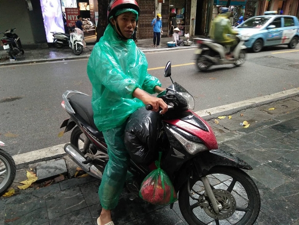 chu buon do co vu khong dam nghe dien thoai cua khach thuc trang dem san xuat van chay hang