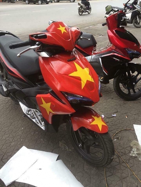chu buon do co vu khong dam nghe dien thoai cua khach thuc trang dem san xuat van chay hang