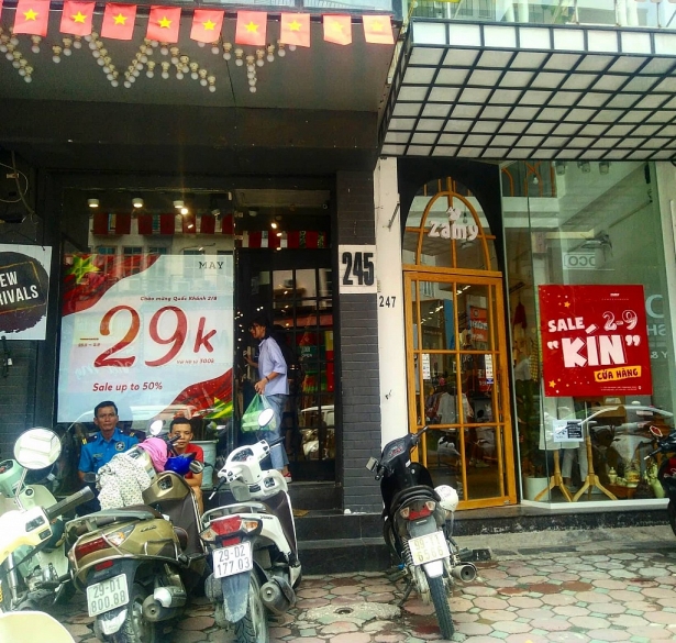 boc mac chuong trinh giam gia khung tai cac cua hang ngay quoc khanh 29