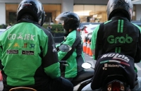 go jek bat ngo thua grab tren san nha