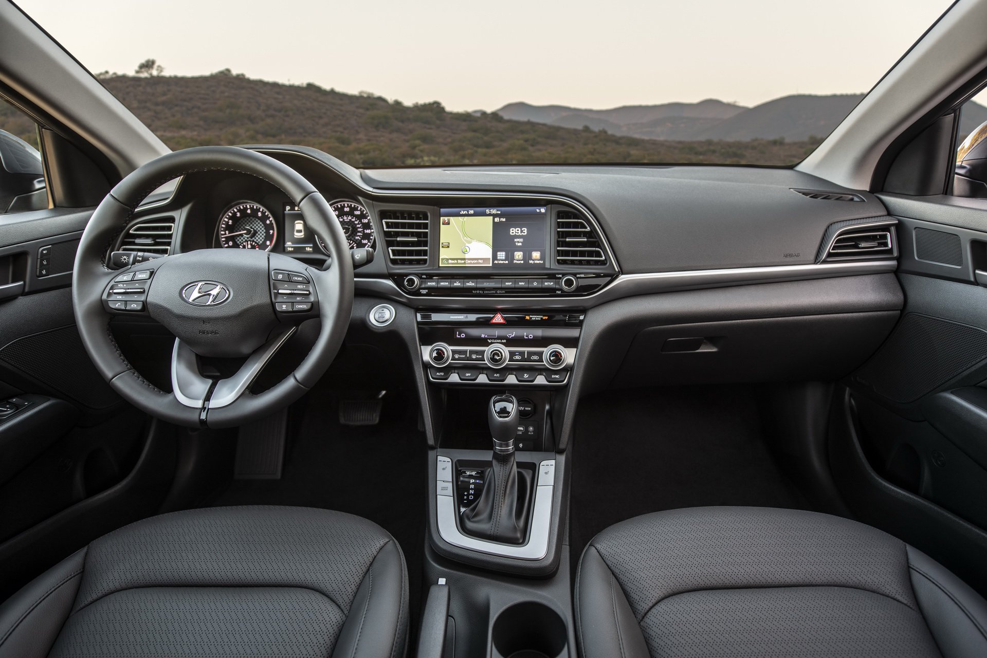 hyundai elantra 2019 dep long lanh chuan bi ra mat gia chi tu 400 trieu dong