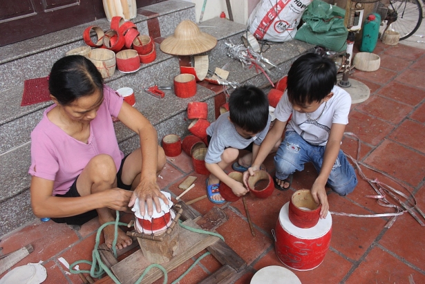 lang nghe do choi trung thu truyen thong lam moi tay khong dam nhan them hang