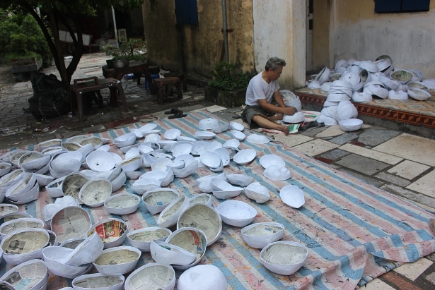 lang nghe do choi trung thu truyen thong lam moi tay khong dam nhan them hang