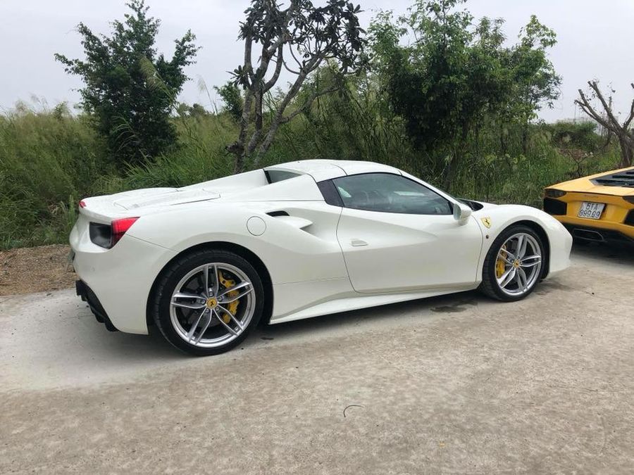 sieu xe ferrari 488 spider hon 15 ty nhap kho dai gia binh phuoc hap dan co nao