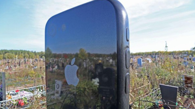 ong bo chi nui tien lam bia mo cao 15m hinh iphone cho con gai mat som