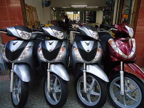 gia xe may honda ngay 2892018 mau xe sh cao hon de xuat 11 trieu dong