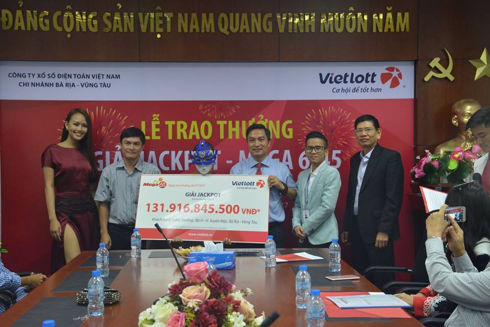 xo so vietlott dan hon 20 nu ti phu da om hang tram ti dong cua vietlott