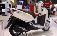 gia xe may honda ngay 111 dong xe lead 2018 cac phien ban lai giam nhe