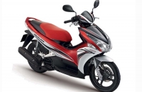 cuoi nam xe may xe hoi lai ru nhau tang gia