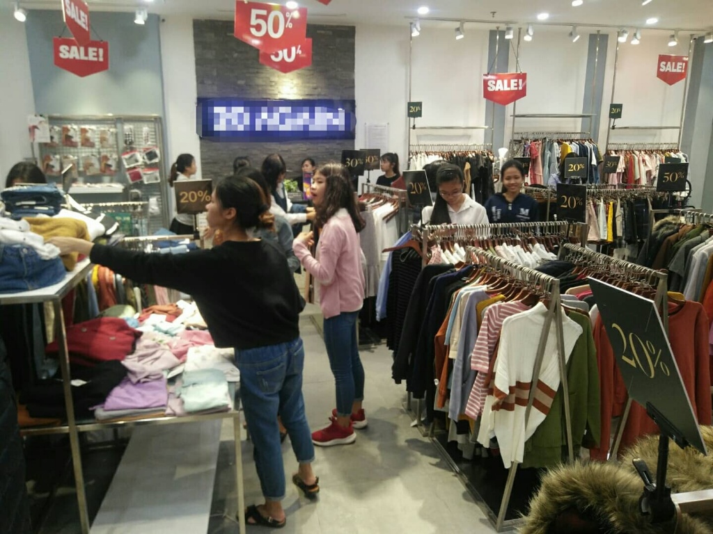black friday ngay vang cua hang ton kho loi mot
