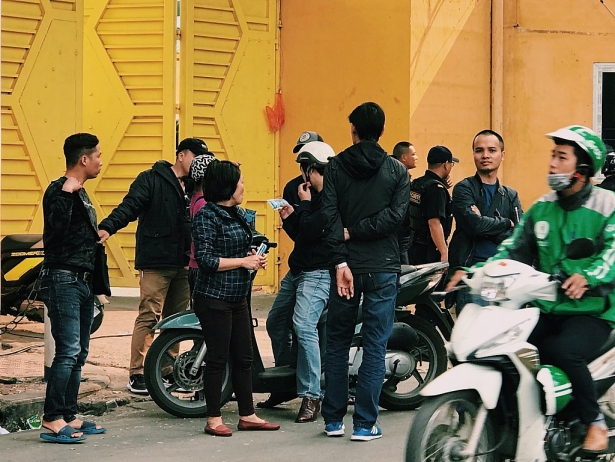 Trận Việt Nam vs Campuchia: Dân phe vé hét giá 2,5 triệu đồng một cặp không mặc cả, không mua nhanh là hết tran viet nam vs campuchia dan phe ve het gia 25 trieu dong mot cap khong mac ca khong mua nhanh la het