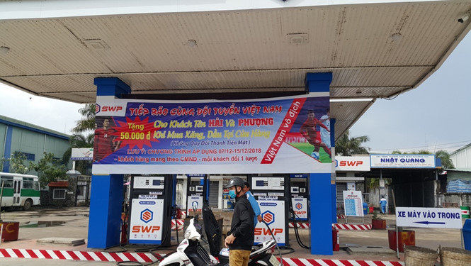 tuyen viet nam giup ca tram nguoi ten hai phuong duoc do xang mien phi