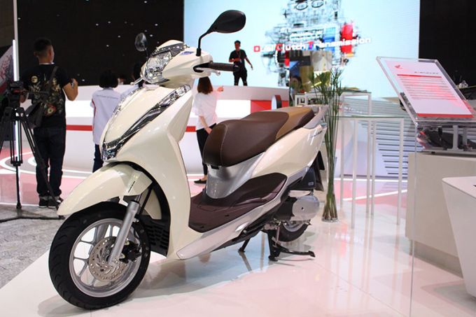 gia xe may honda ngay 2712 xe lead o at tang gia dip cuoi nam
