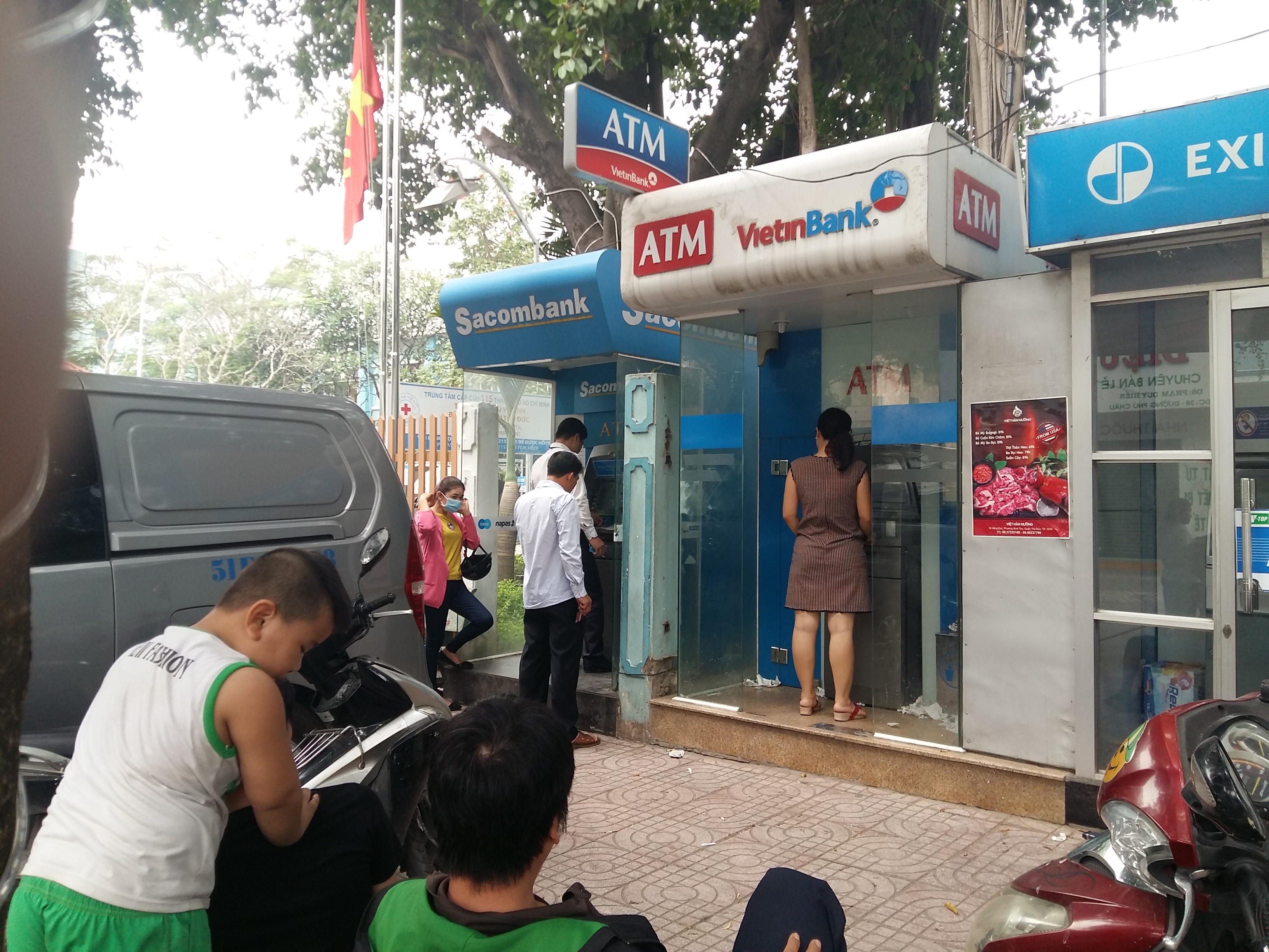 tp hcm nghen atm nguoi dan chua the sam tet