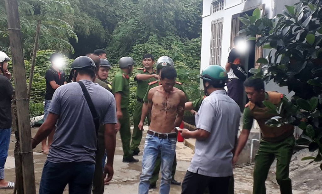 ngao da cuop xe may om binh gas 12kg co thu