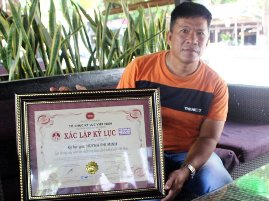 can thu khanh hoa ke chuyen cau ca ngu vay xanh ky luc viet nam