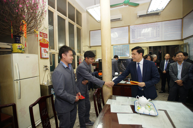 chuyen tau thong nhat cuoi cung roi ga ha noi trong dem giao thua