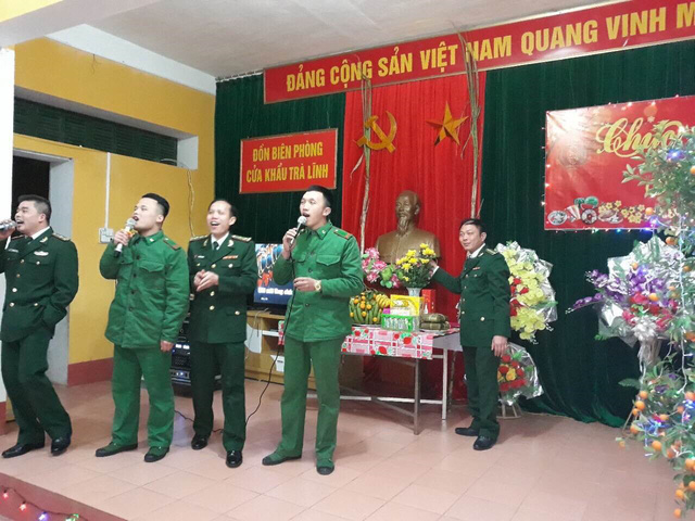 nghe xong thu chuc tet linh bien phong lai vac sung tuan tra