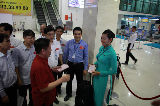 bo truong bo gtvt den san bay tan son nhat toi 30 tet
