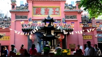 nguoi ha noi chen chan cau loc xin chu dau nam