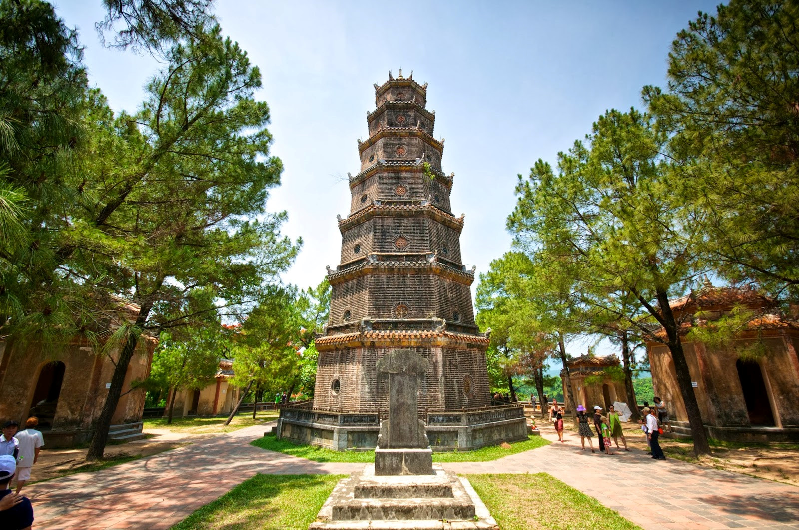 nhung ngoi chua dong khach nhat dip dau xuan