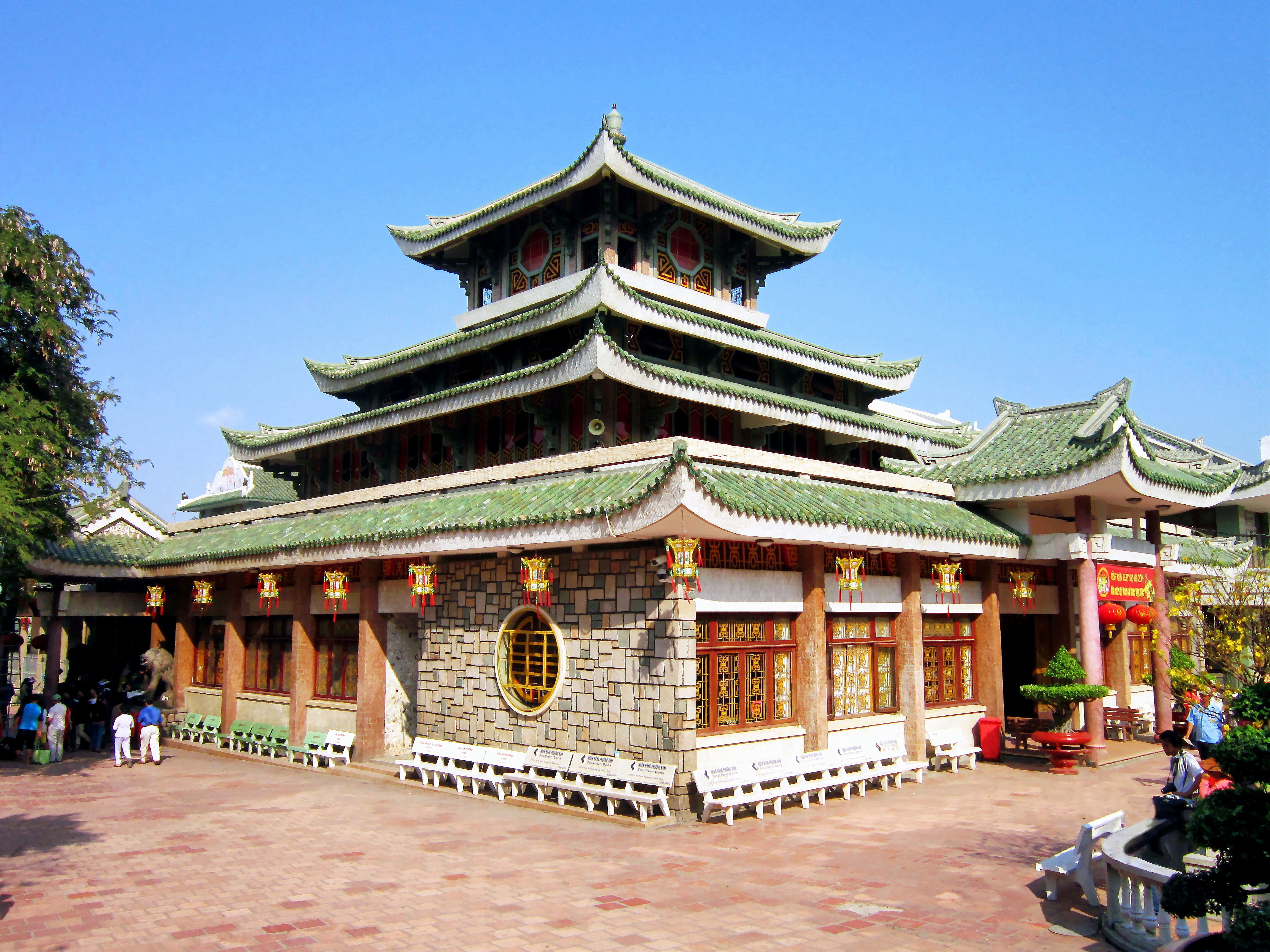 nhung ngoi chua dong khach nhat dip dau xuan
