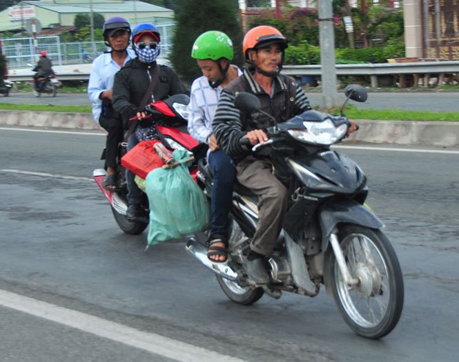 nguoi dan un un tro lai sai gon lam viec dau nam moi