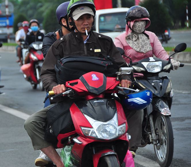 nguoi dan un un tro lai sai gon lam viec dau nam moi