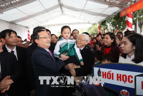tong bi thu nguyen phu trong chuc tet trong cay tai hung yen