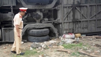 vu xe khach du lich dam xe container buoc dau xac dinh loi thuoc ve lai xe khach