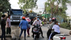 Người dân chặn xe ben, xe tải gây bụi trên tỉnh lộ 3