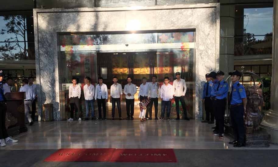 cong ty bach viet gian quan can tro ngan hang quan doi chua the siet no khach san 4 sao