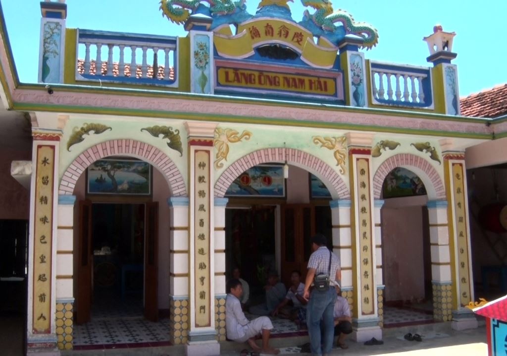 phu yen ca voi khung nang hon 1 tan dat vao bo
