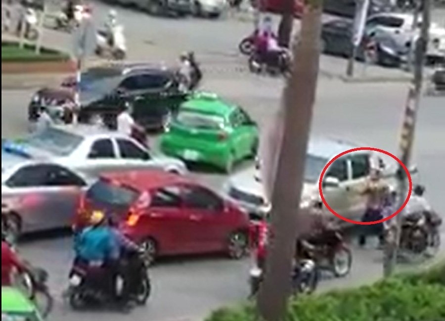 tam giu tai xe xe ban tai lui xe dam chet cu ba di xe dap o nghe an