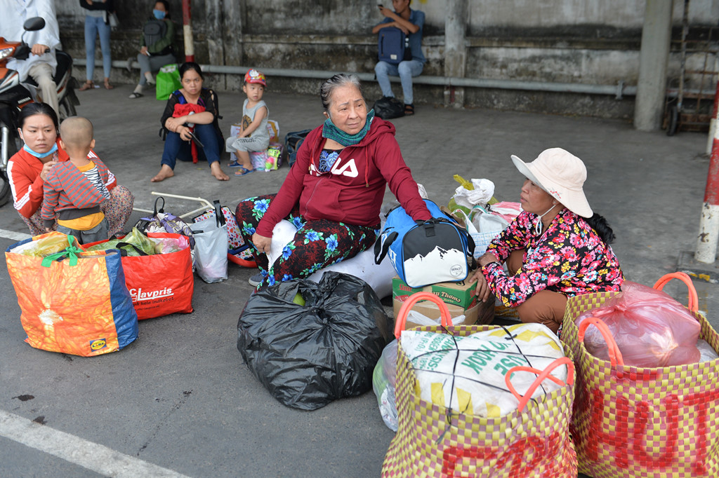 ca gia dinh ve nha bang xe ba gac o sai gon