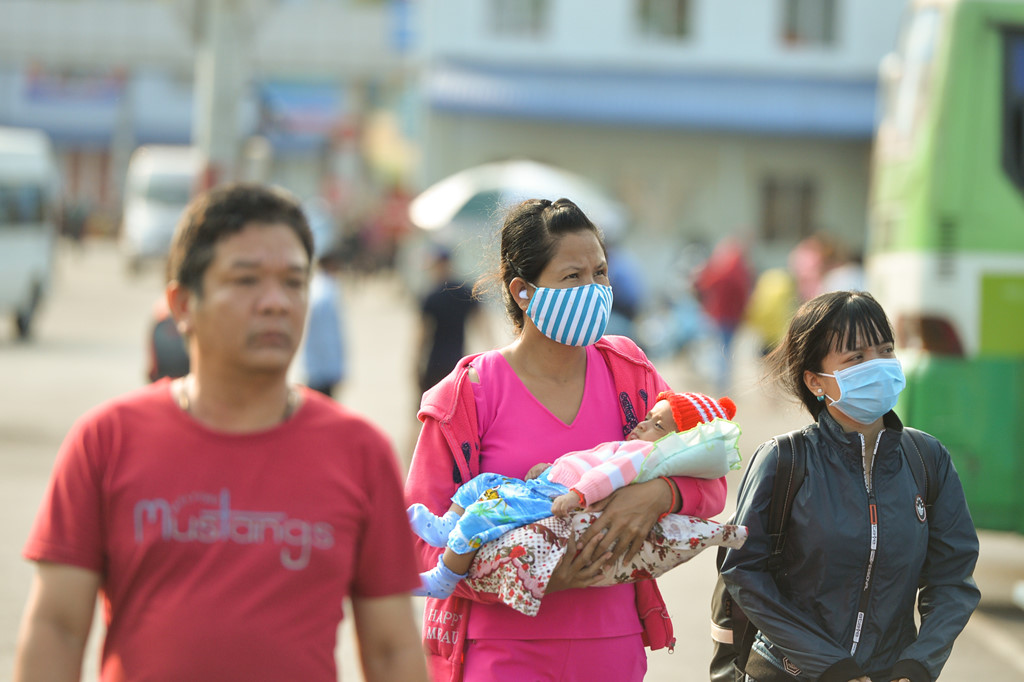 ca gia dinh ve nha bang xe ba gac o sai gon