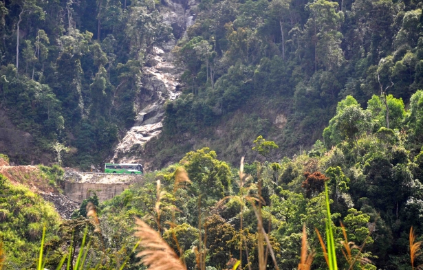 Những 'điểm đen chết người' trên đèo Khánh Lê nhung diem den chet nguoi tren deo khanh le