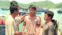 Tàu cá bị tàu lạ đâm chìm, 3 ngư dân ôm can nhựa lênh đênh trên biển