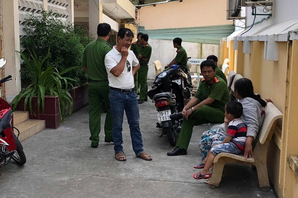 be trai 2 tuoi tu vong sau khi di hoc duoc hon 1 tuan tai co so chui