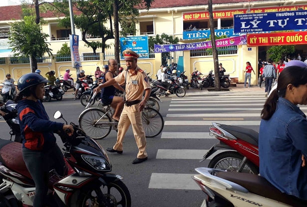 khanh hoa lo an trua cho hoc sinh nguoi dan toc thieu so trong ky thi thpt quoc gia