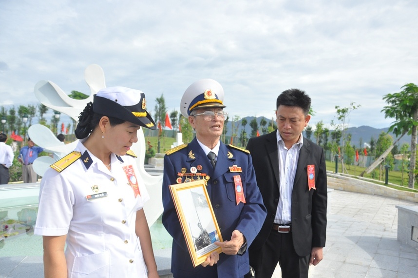 nhung giot nuoc mat tai le khanh thanh khu tuong niem chien si gac ma