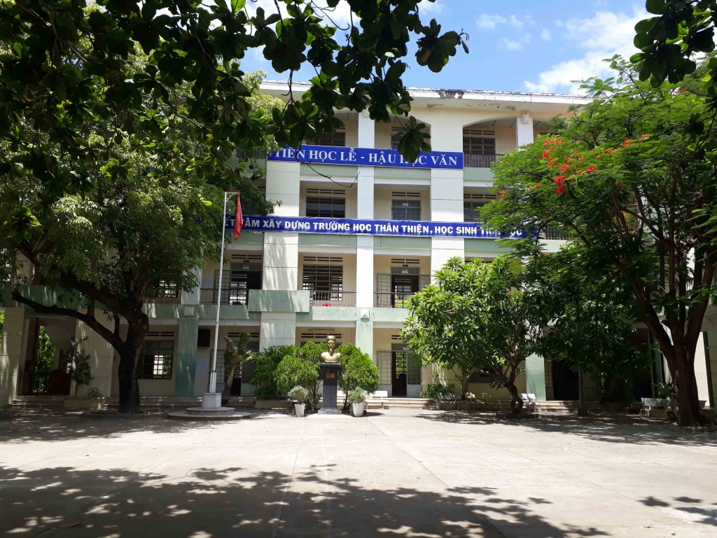 chuyen truong chuyen le quy don ra ngoai thanh phu huynh day lo lang