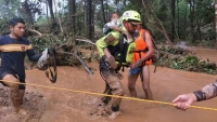 vu vo dap thuy dien tai lao doi cuu ho thai lan truc chien cuu nguoi gap nan