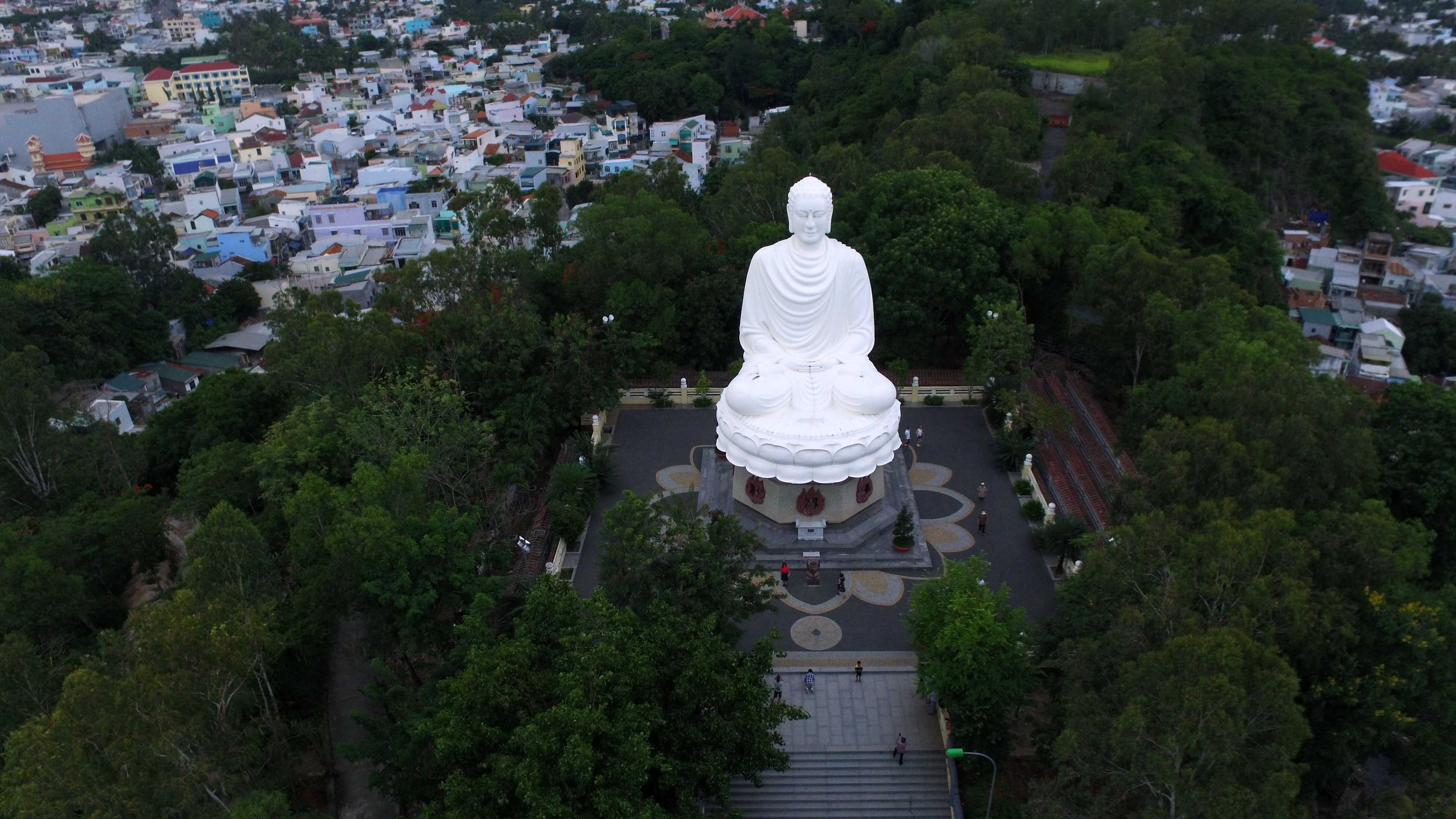 mua vu lan ghe tham ba tuong phat lon nhat xu tram huong