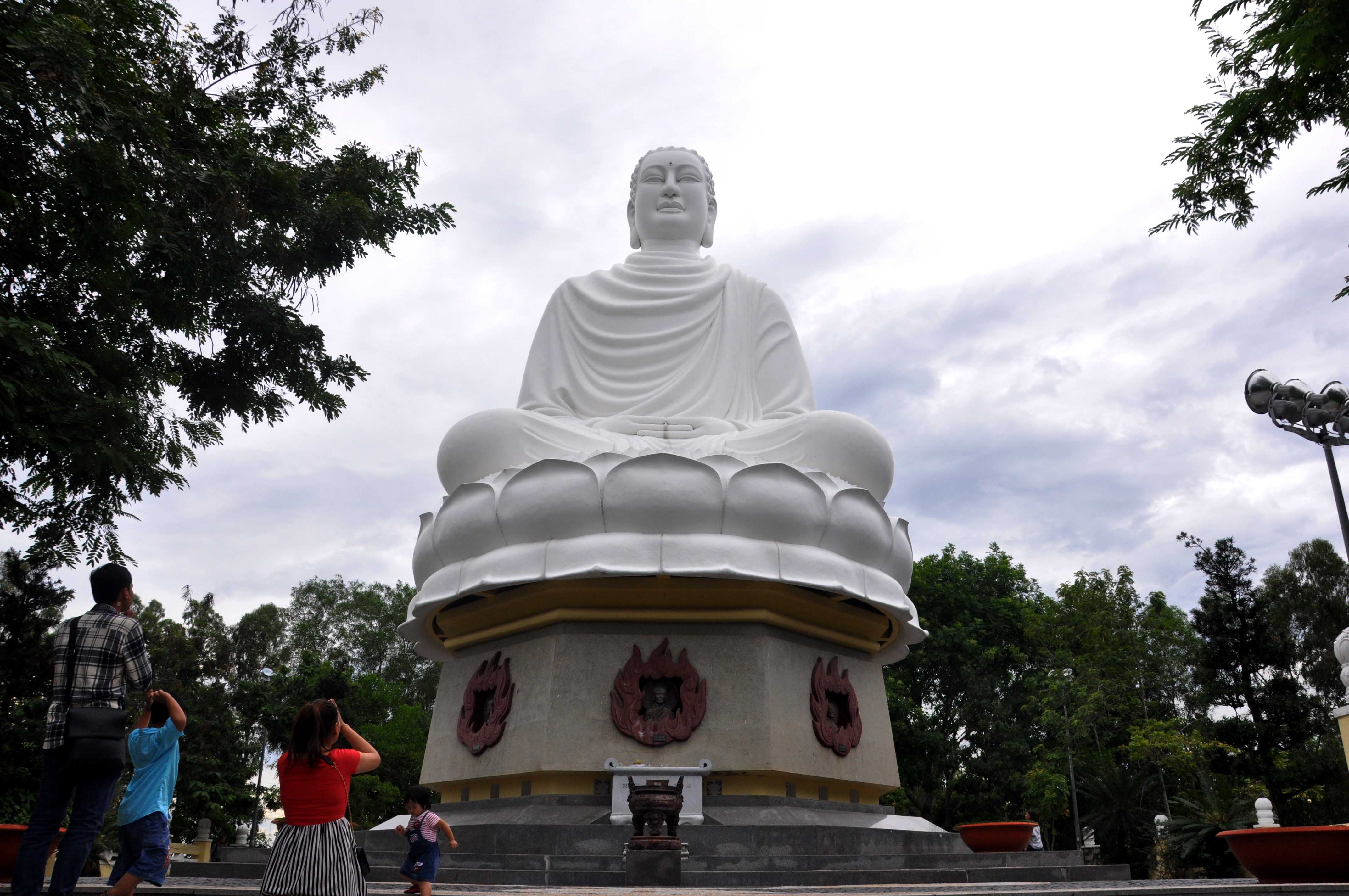 mua vu lan ghe tham ba tuong phat lon nhat xu tram huong
