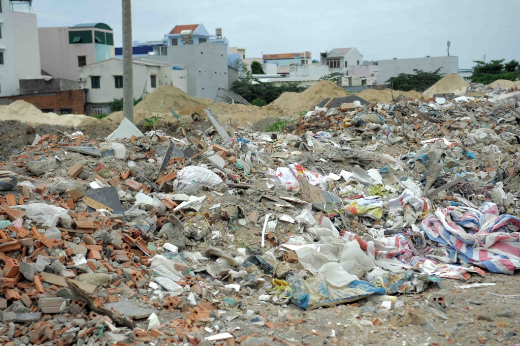 nhieu khu do thi moi o nha trang dan tro thanh nui rac xa ban