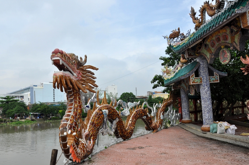 mieu tram rong giua long vam thuat