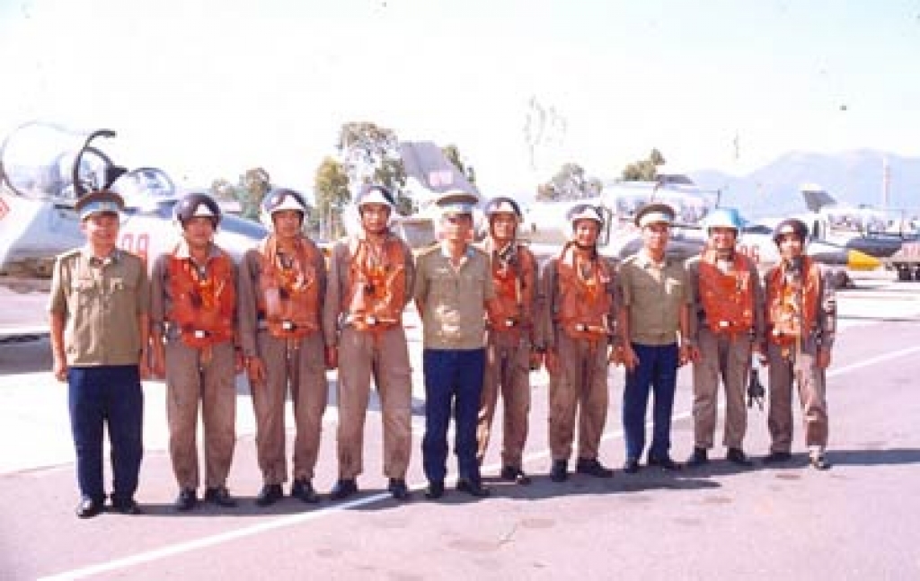 gia dinh cua nhung phi cong anh hung
