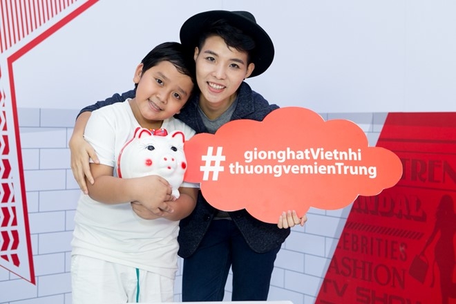 thay tro giong hat viet nhi chung tay thuong ve mien trung